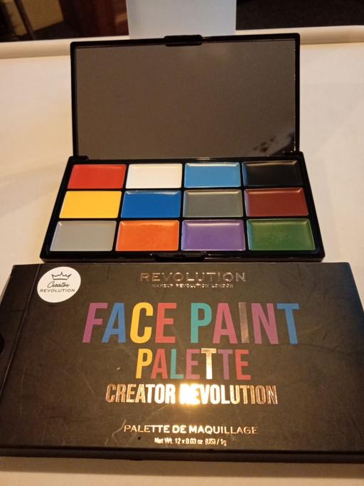  — brand new FACE PAINT PALETTE SET