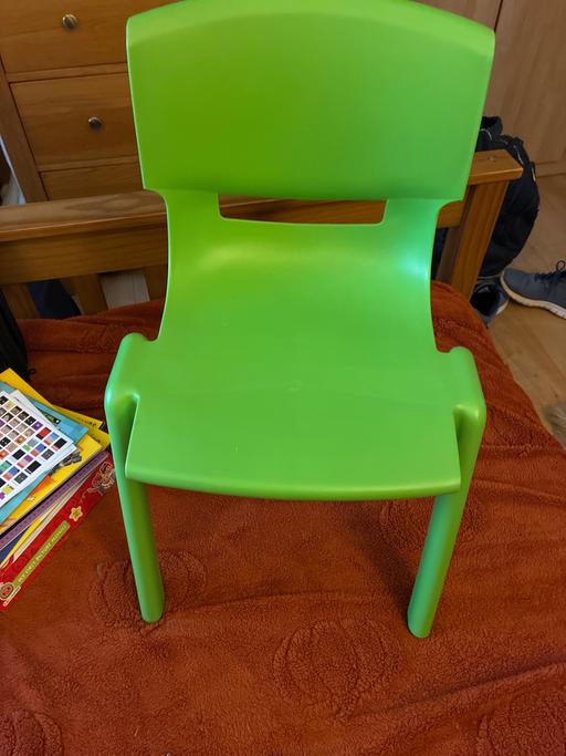  — Kids green chair