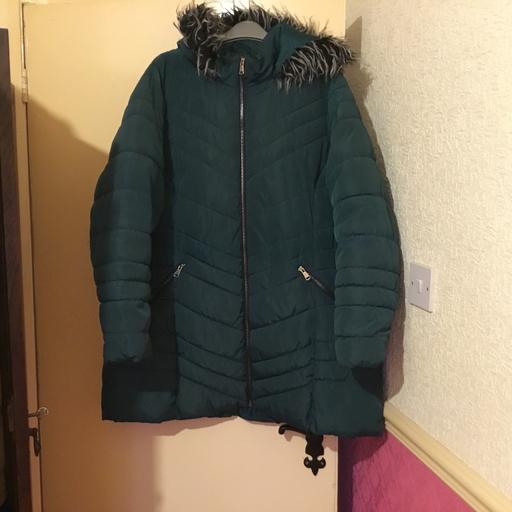  — Ladies Plus Size 24 winter Coat please read