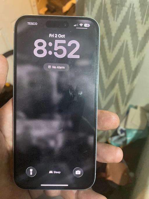  — iPhone 15 white
