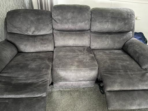  — Designer rooms recliner sofas