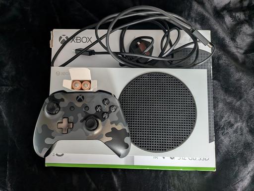  — Xbox Series S 512Gb with controller