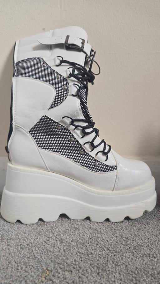  — White & Black Chunky Platform Gothic Boots –