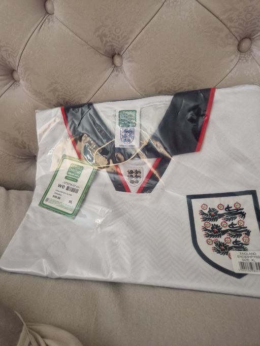  — retro England top