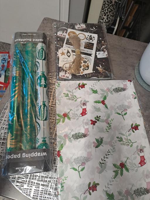  — Christmas paper sets