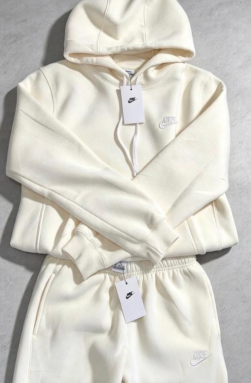  — Nike Cream Tracksuit Size Men’s Medium BNWT