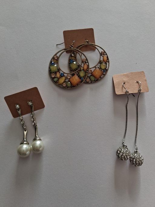 — women's earrings 3 in total