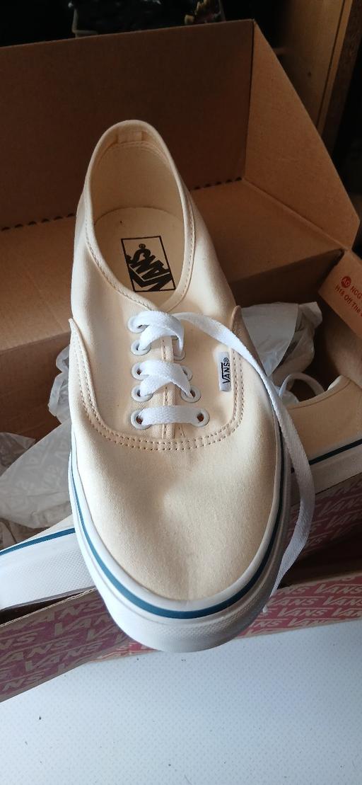  — vans size 8