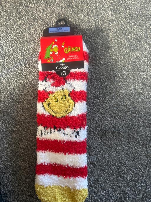  — Slipper socks. Grinch design, size 8-23 kids.