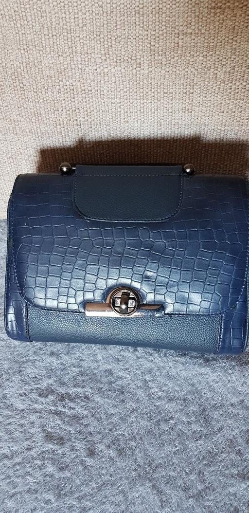  — women shoulder bag