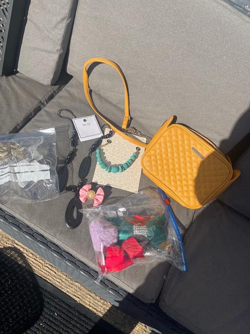  — Accessories bundle