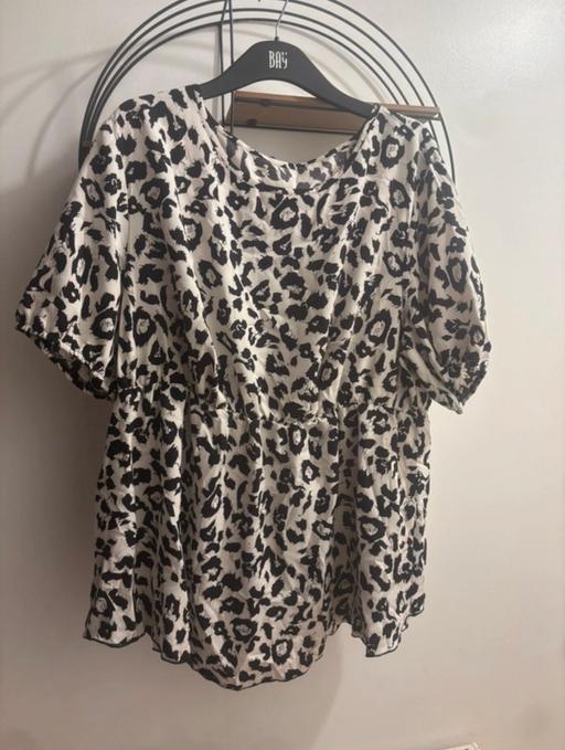  — Blouse