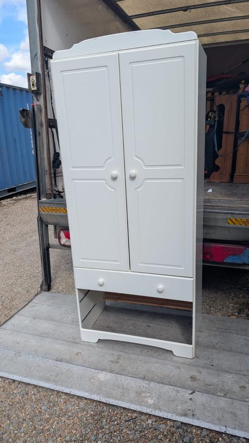  — single wardrobe