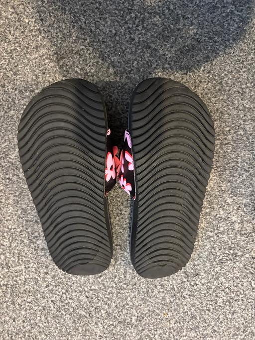  — Nike sliders size 2.5