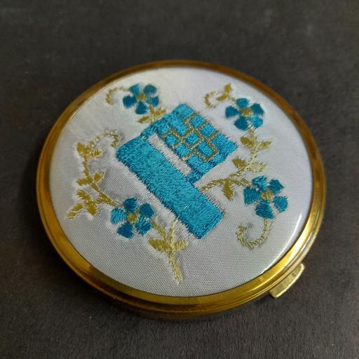  — POWDER COMPACT