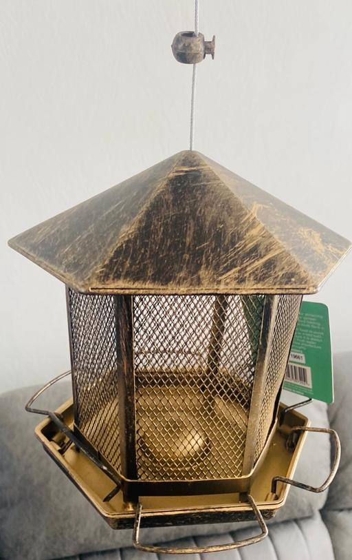  — Lantern bird feeder
