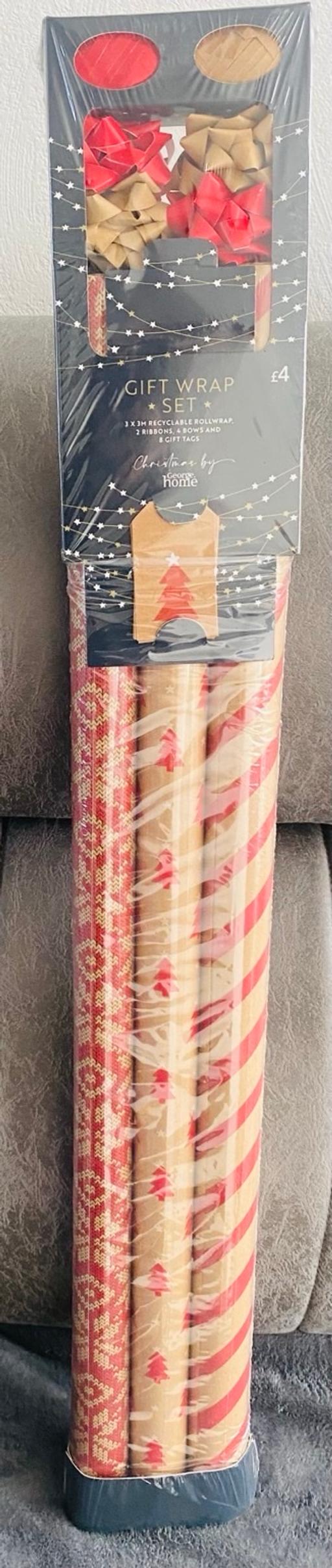  — Christmas wrapping paper & tags set