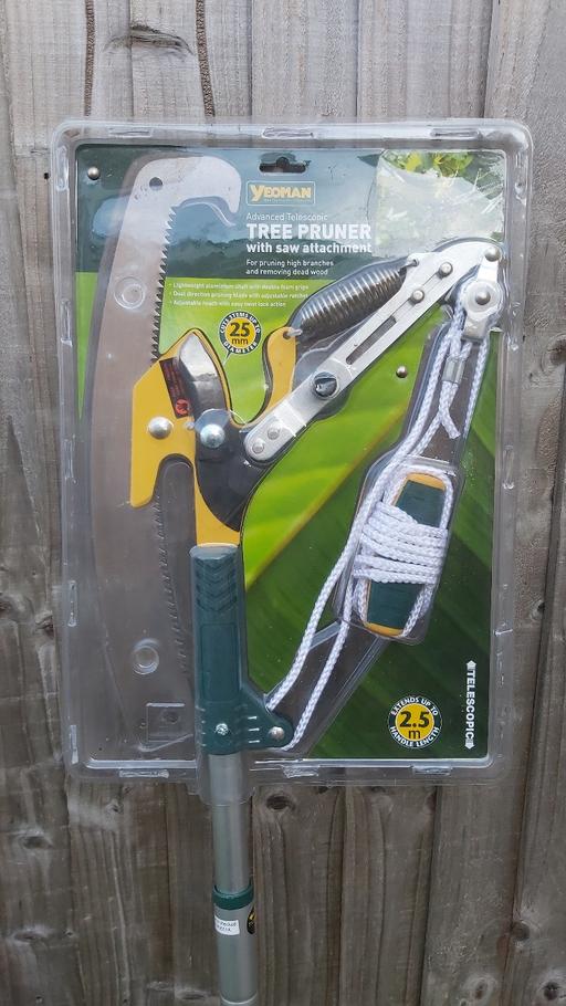  — Telescopic tree pruner with saw attachment