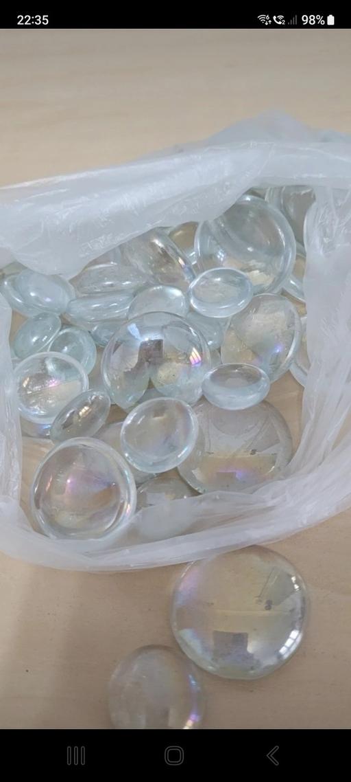  — Clear glass plant pot toppings