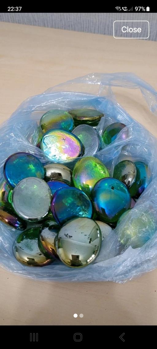  — Green/purple iridescent glass toppings