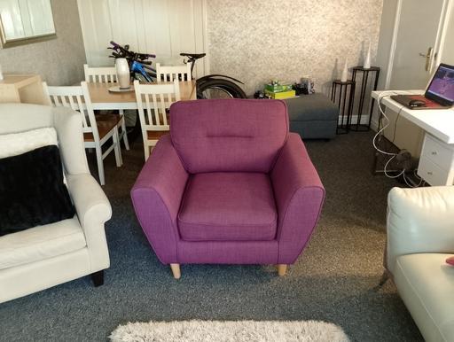  — purple armchair fantastic condition