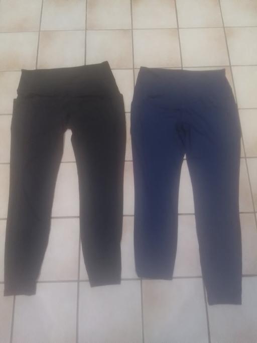  — TWO PAIR LADIES LEGGINGS POCKETS EACH SIDE LE