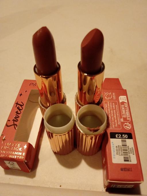  — 2 brand new ladies LIPSTICK SETS