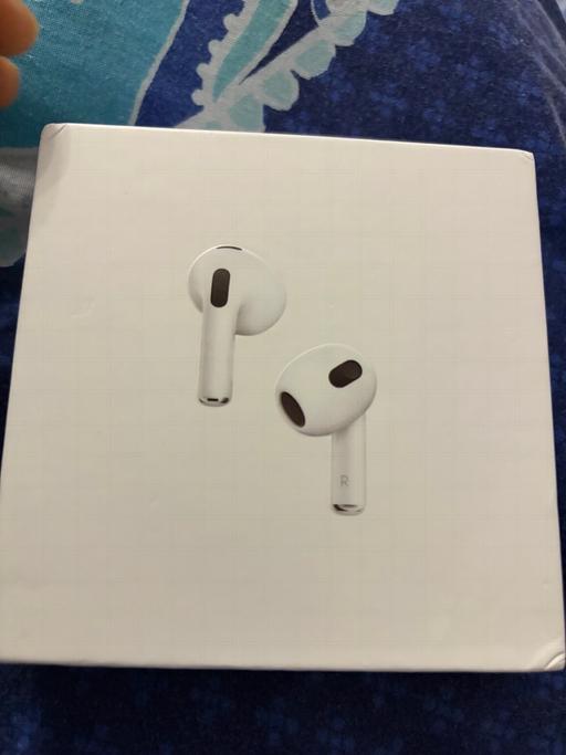  — Apple airpods gen 3 with charging case boxed