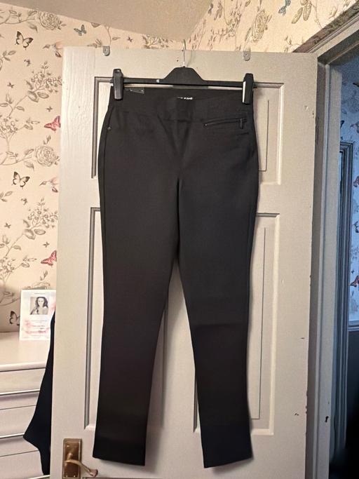  — Ladies DKNY jeans