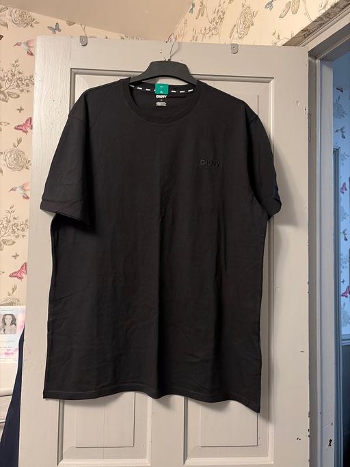  — Men’s DKNY t shirt