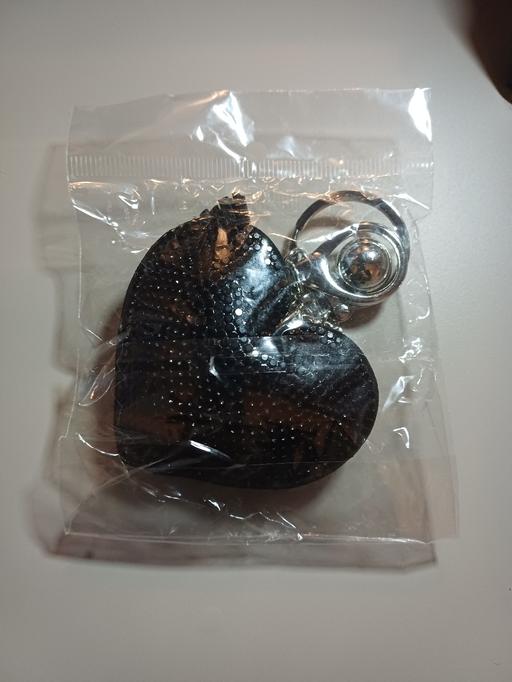  — Black love heart keychain