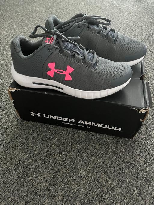  — Under Armour trainers size 5