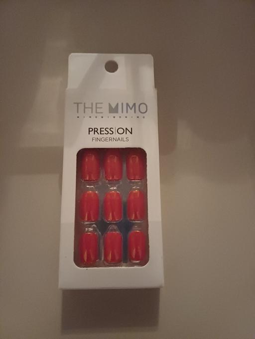  — Red press on nails