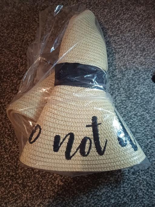  — Floppy beach sun hat