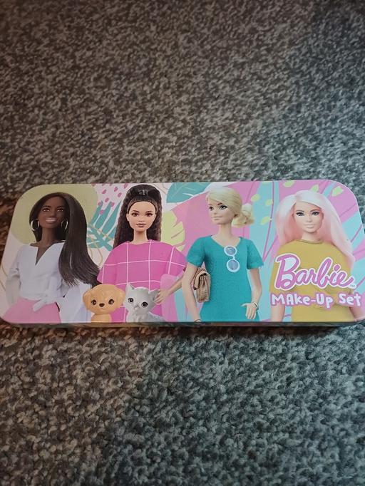  — Barbie makeup set