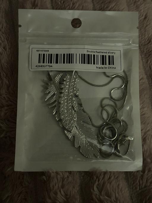  — Ladies Double Feather’s Necklace