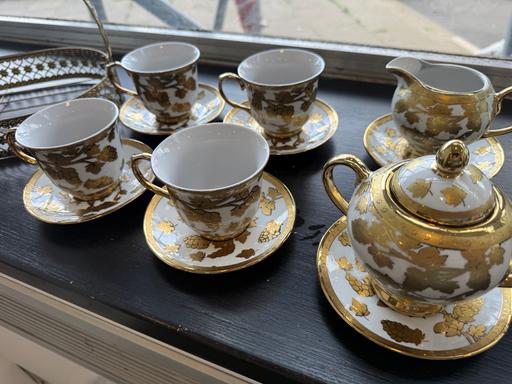  — Royal tea set with ornate carrier