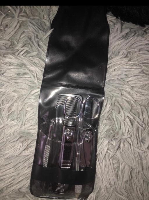  — Manicure set