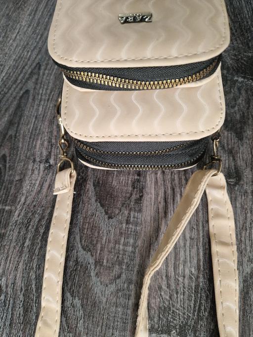  — Long strap Zara bag