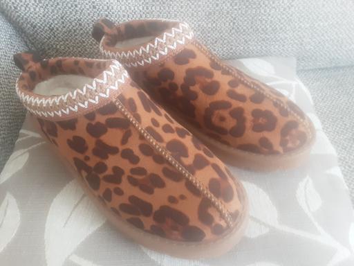  — ladies size 5 shoes/slippers