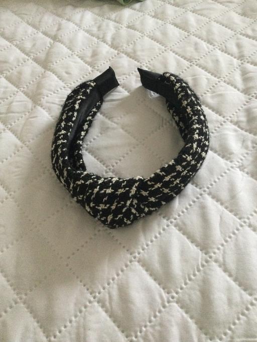  — Hairband