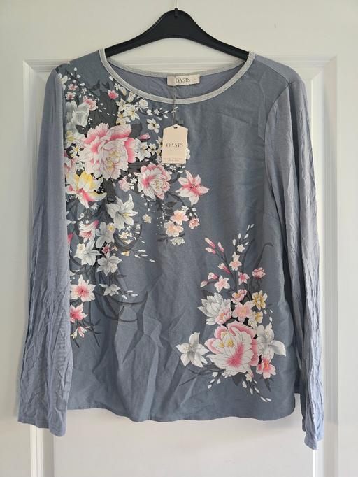  — Oasis top - large - bnwt 