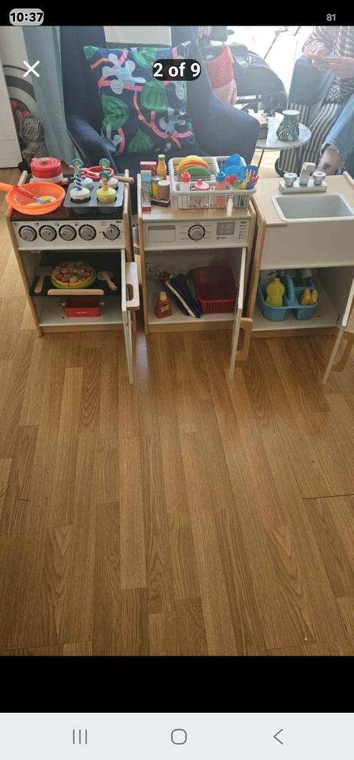 — kids play kitchen