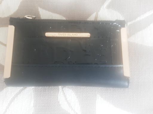  — Small River lsland purse