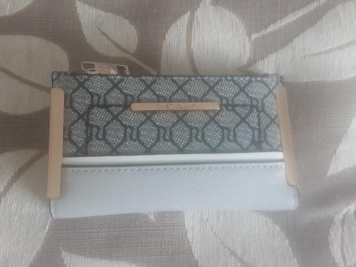  — Small River lsland purse