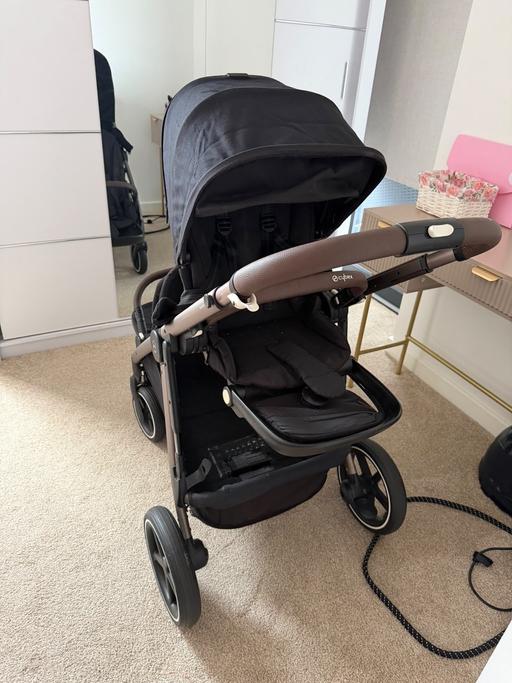  — Pushchair double