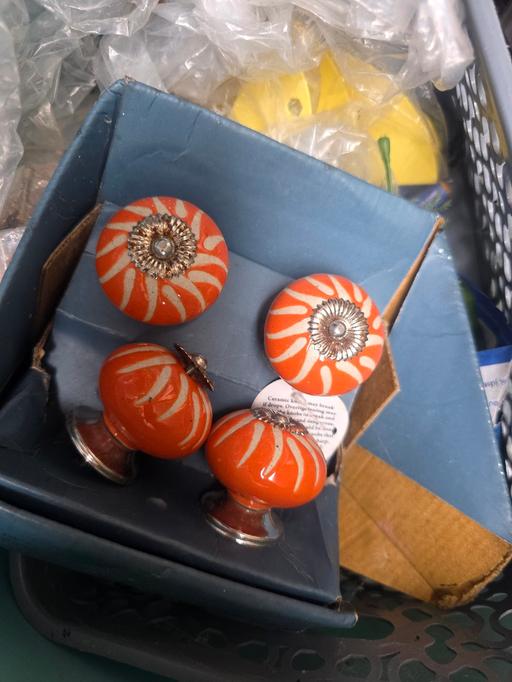  — 8x brand new orange drawer pulls