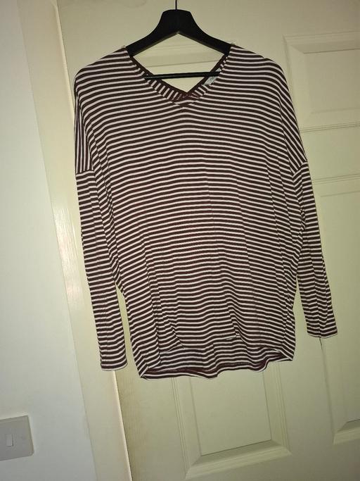  — ladies jumper size 6