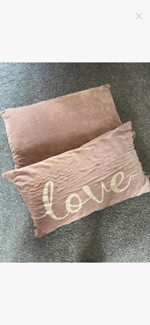  — Rectangle cushions x2