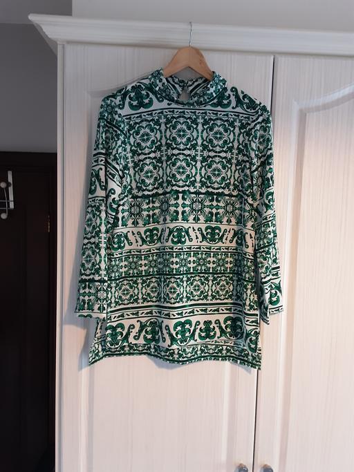  — Ladies H&M Long Top